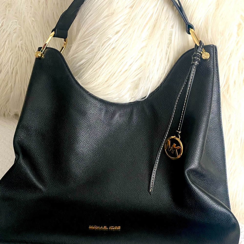 Worn less than 4 times. Holds everything!